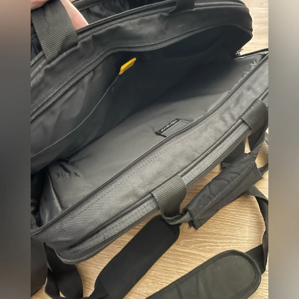 Targus multiple compartments bag